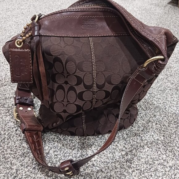 Coach signature print bucket bag - Picture 12 of 12
